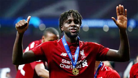 Simone Inzaghi celebrating with his Inter Milan players after beating Barcelona.